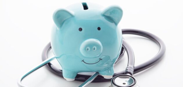 What is an ICHRA image of blue piggy bank and stethoscope